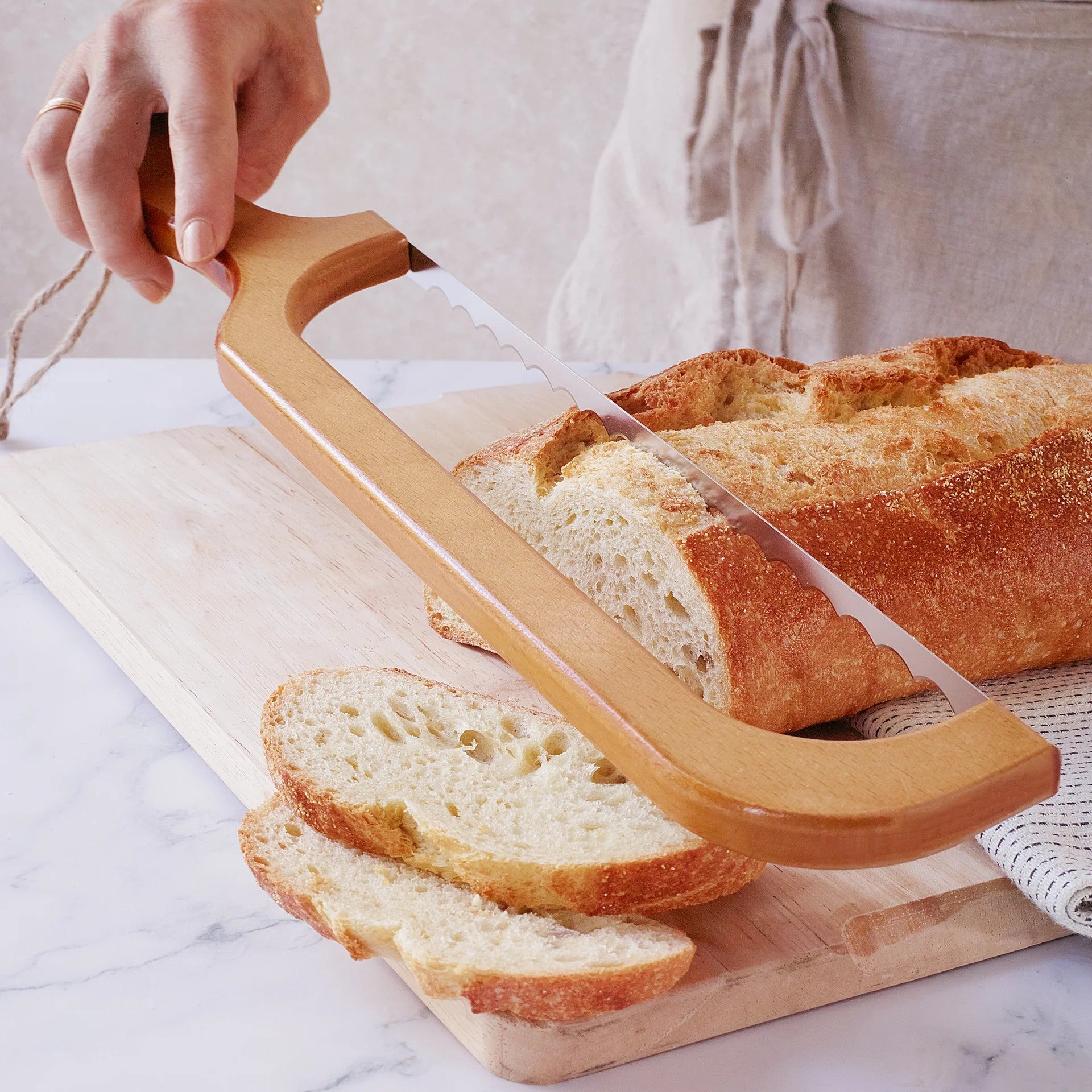 Breadly™ - Le Couteau Parfait pour des Tranches Parfaites